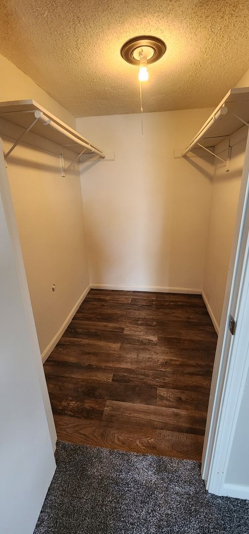 Foto del edificio - 3Bed/2Bath Duplex Near KU MED Available Soon!