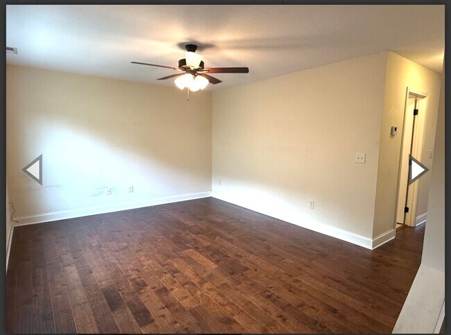 Building Photo - 704 Grays Pointe Ct