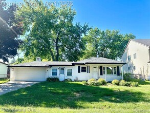 Building Photo - 1064 Woodslee Ave