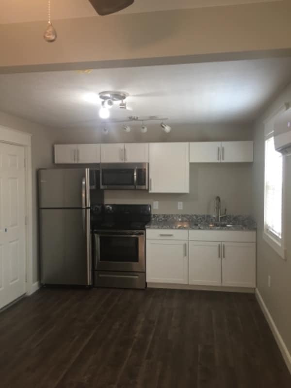 Building Photo - 320 E Main St