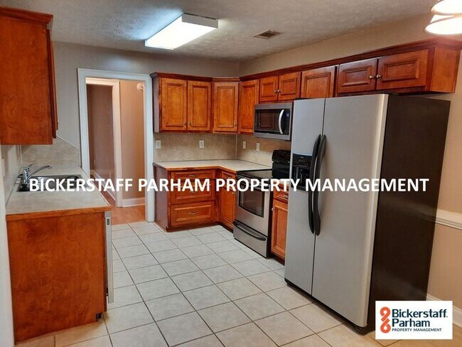 Building Photo - Welcome to Farmbrook Subdivision!