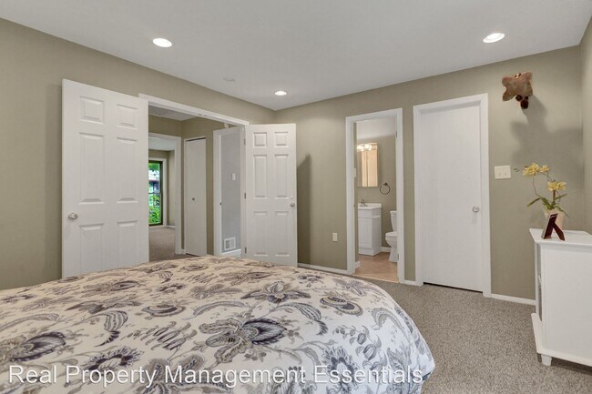 Building Photo - 4 br, 2.5 bath House - 5649 Thunderhill Road