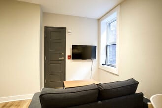 Building Photo - 3536 Rue Durocher