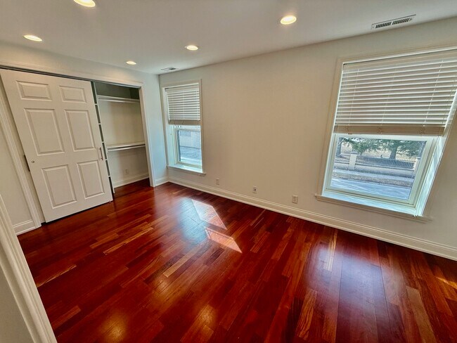 Foto del edificio - 1000 Ridge Rd