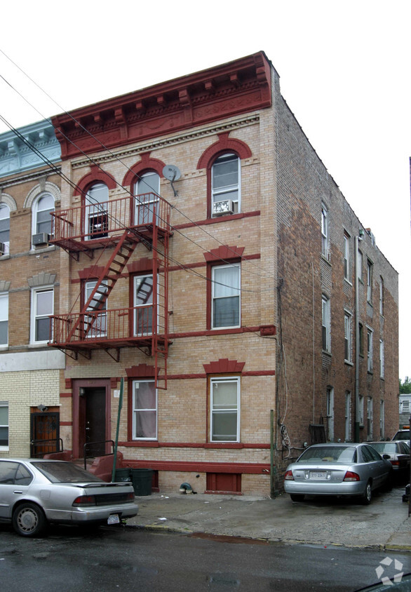 Primary Photo - 307 Elton St