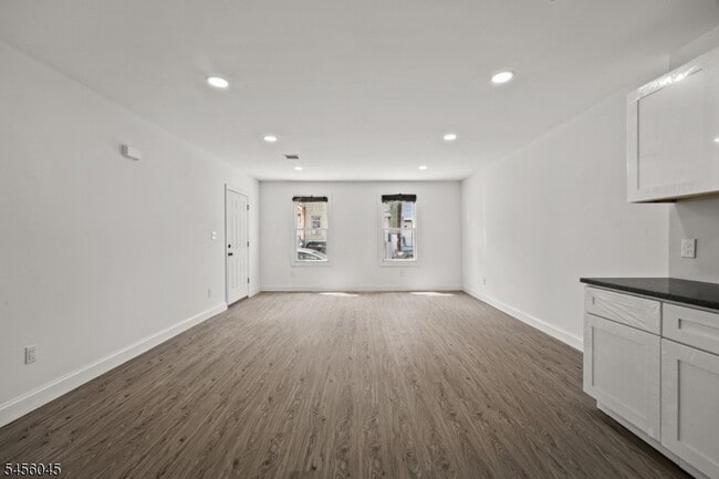 Building Photo - 113 Marshall St