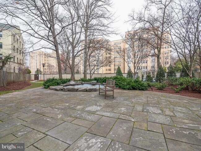 Foto del edificio - 3100 Connecticut Ave NW