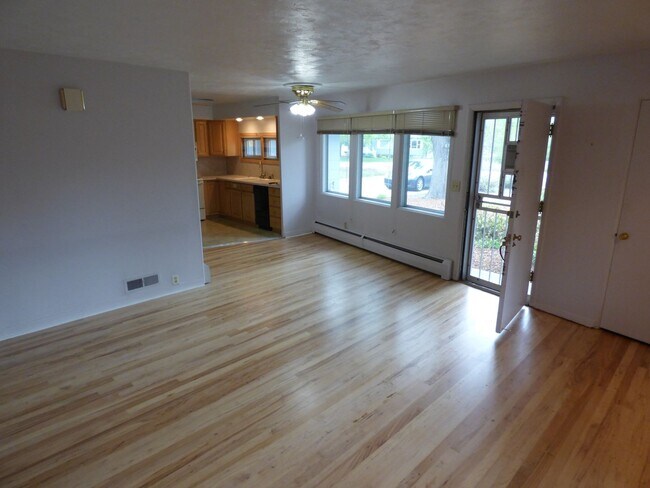 Building Photo - $0 DEPOSIT OPTION. 2 BEDROOM 1 BATH, XERIS...