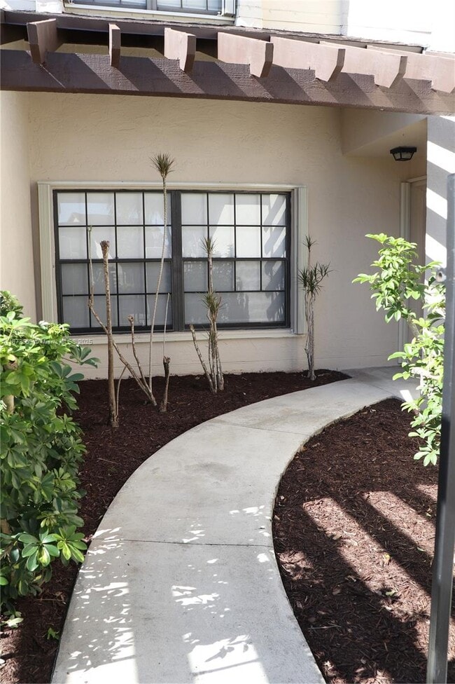 Building Photo - 10170 SW 137th Pl