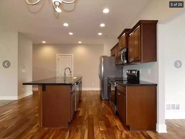 Foto del edificio - Rent: $1950 - 3 Bed House