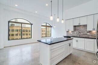Building Photo - 507 Sabine St