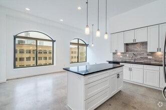 Building Photo - 507 Sabine St