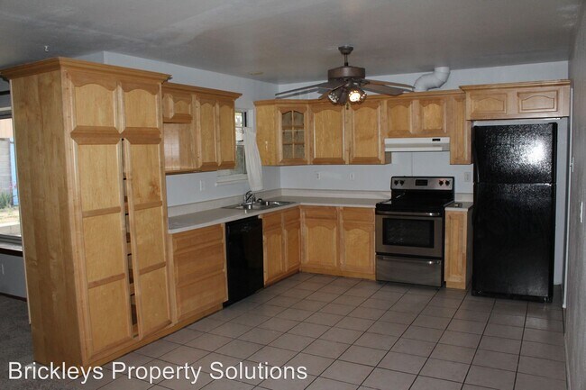 Building Photo - 3 br, 2 bath House - 10513 Walker Dr. NE