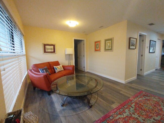 Building Photo - 1865 Washington Ave