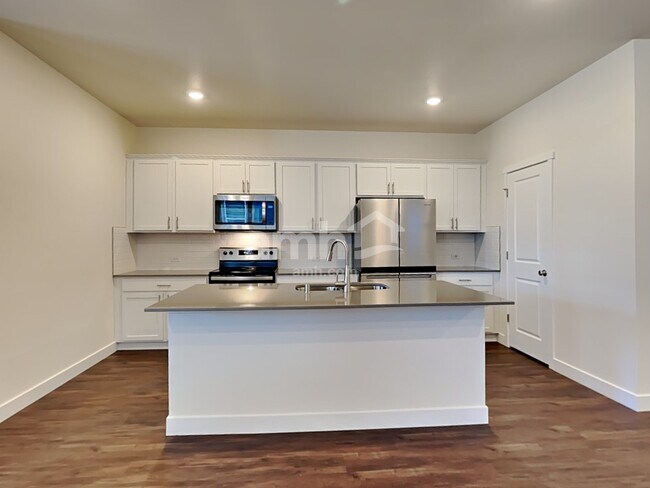 Foto del edificio - 4726 87th Avenue NE