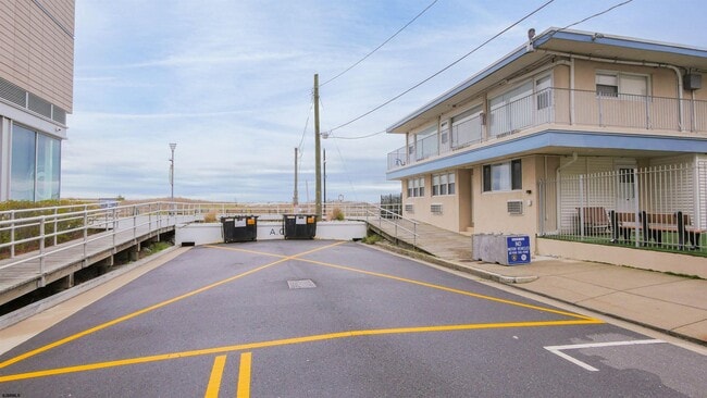 Building Photo - 3801 Boardwalk