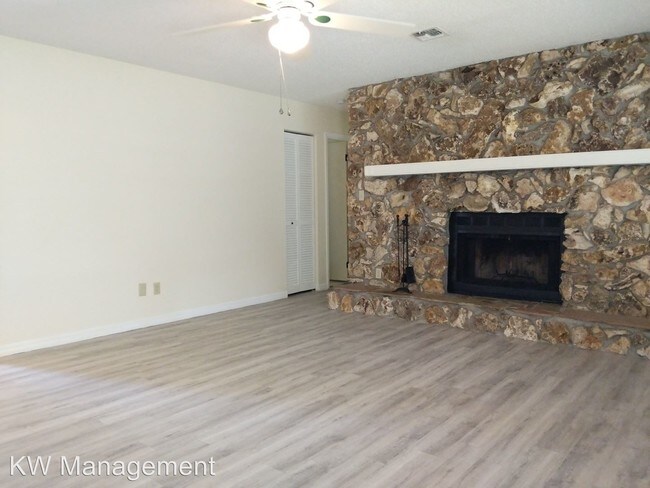 Building Photo - 3 br, 2 bath House - 4550 NE 24th Court
