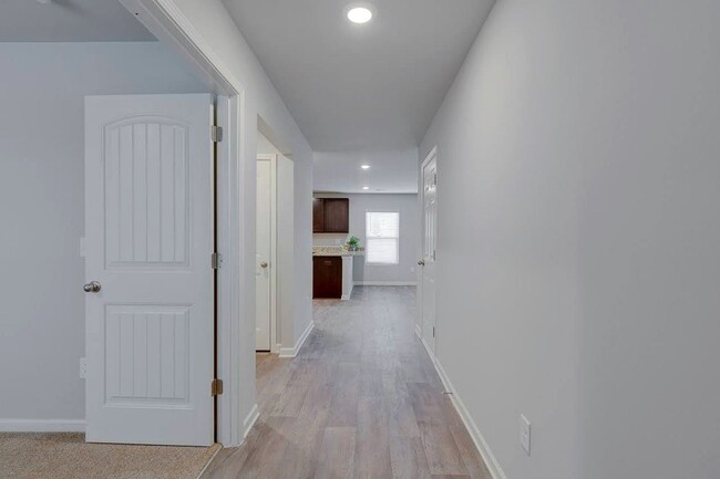 Building Photo - COMING SOON - Beautiful Fountain Inn home!  RARE FIND – Spacious 5 Bedroom Home with 1 Month FREE...