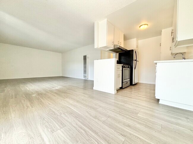 Building Photo - 21024 Bryant St Canoga Park, CA 91304