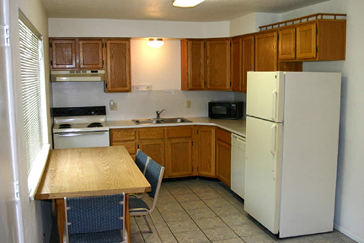 Primary Photo - 225 E 700 N