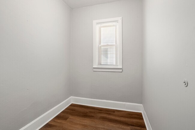 Foto del edificio - 2111 Madison St