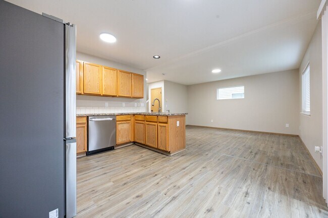 Foto del edificio - 4Bed/2.5 Bath available in SE Portland