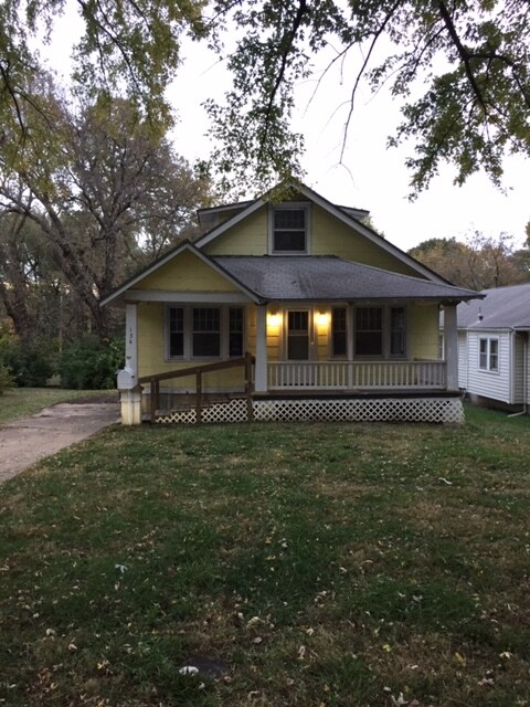 Primary Photo - 134 NW Quinton Ave