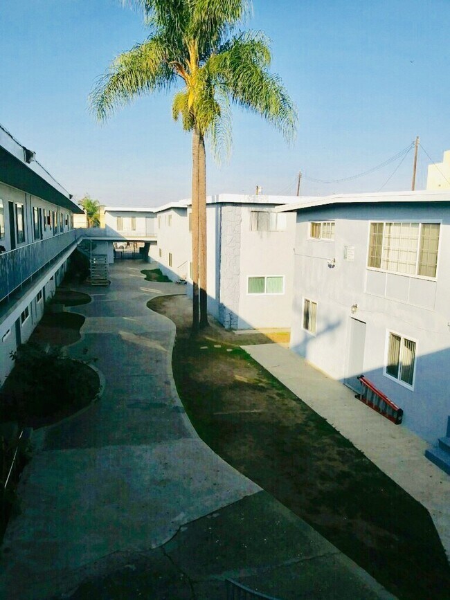 Building Photo - 1151 Walnut Ave