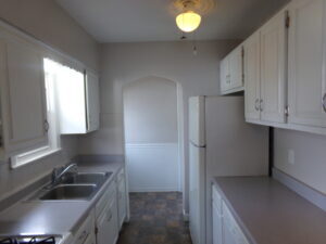 Building Photo - 2 Bedroom House Move in ready!