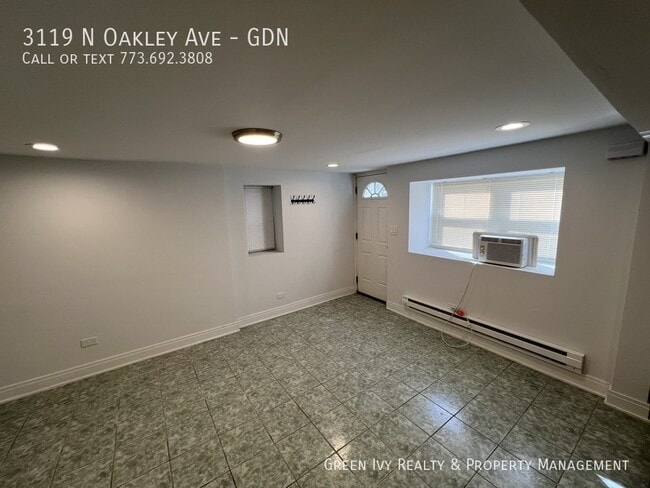 Building Photo - 3119 N Oakley Ave