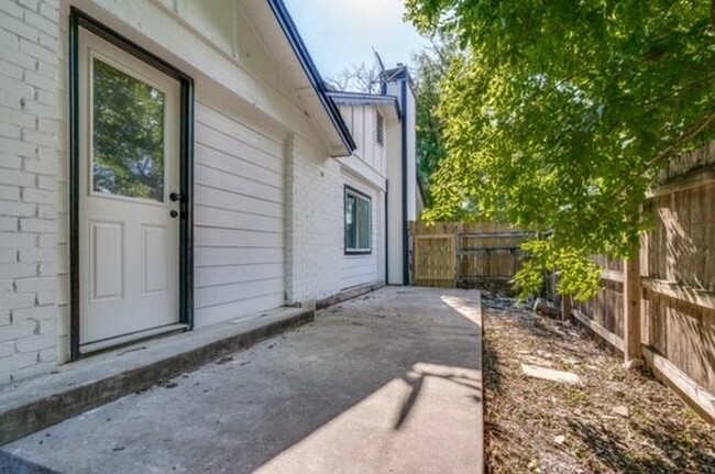 Foto del edificio - 9412 Quail Meadow Dr