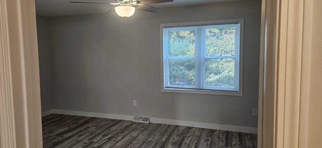 Foto del edificio - 401 Trail Side Dr