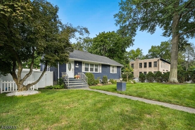 Building Photo - 383 Closter Dock Rd