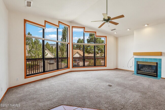 Building Photo - 1000 N Sinagua Heights Dr