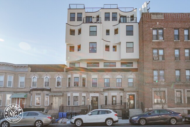 Foto del edificio - 870 New York Ave