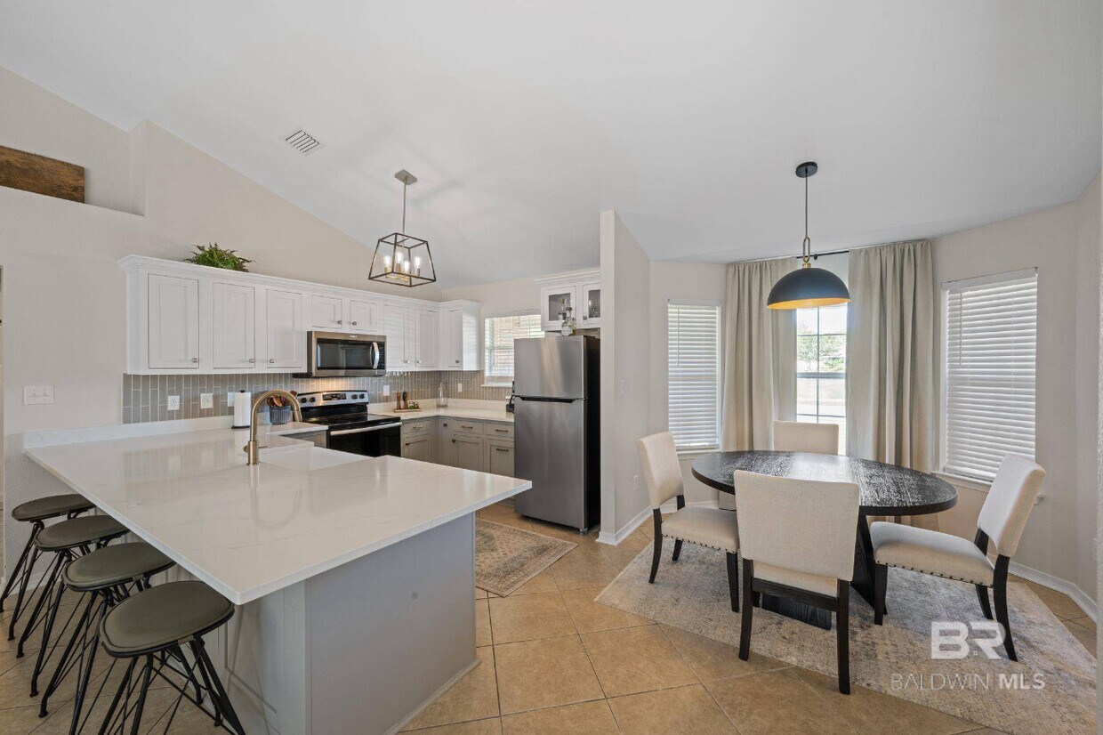 Foto principal - 17062 Magellan Blvd