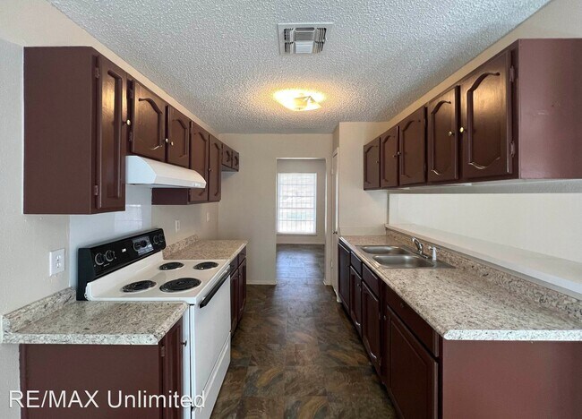 Building Photo - 3 br, 2 bath House - 6802 Laguna Verde