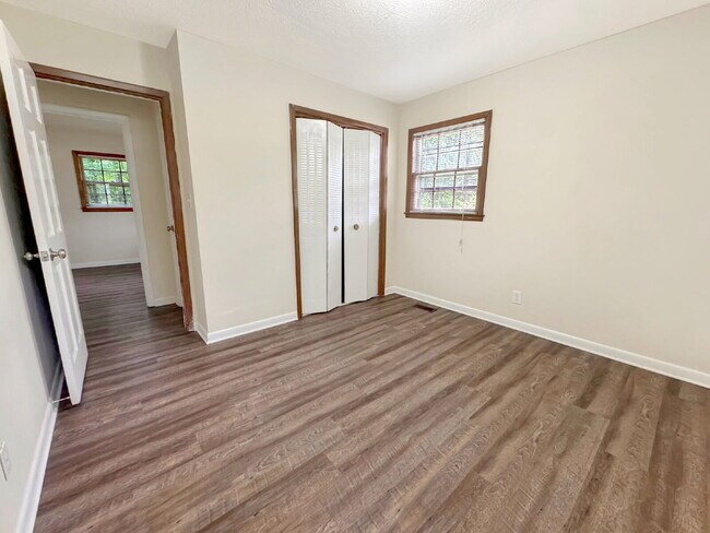 Foto del edificio - Available Immediately!