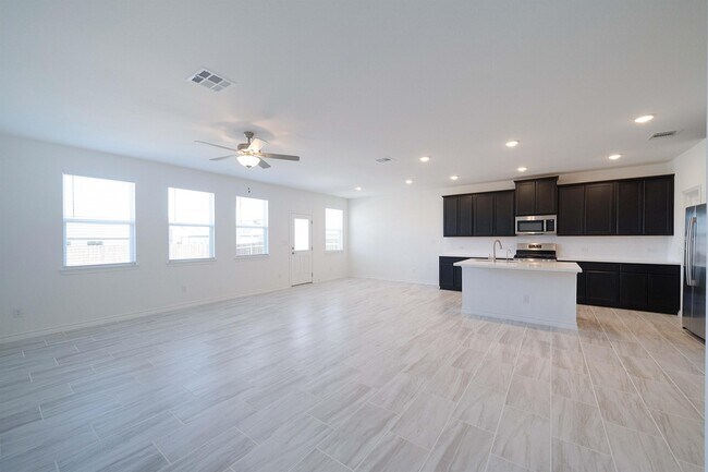 Foto del edificio - 215 Thurman Holt Rd