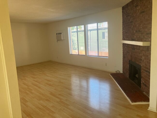 Building Photo - 6104 Cahuenga Blvd