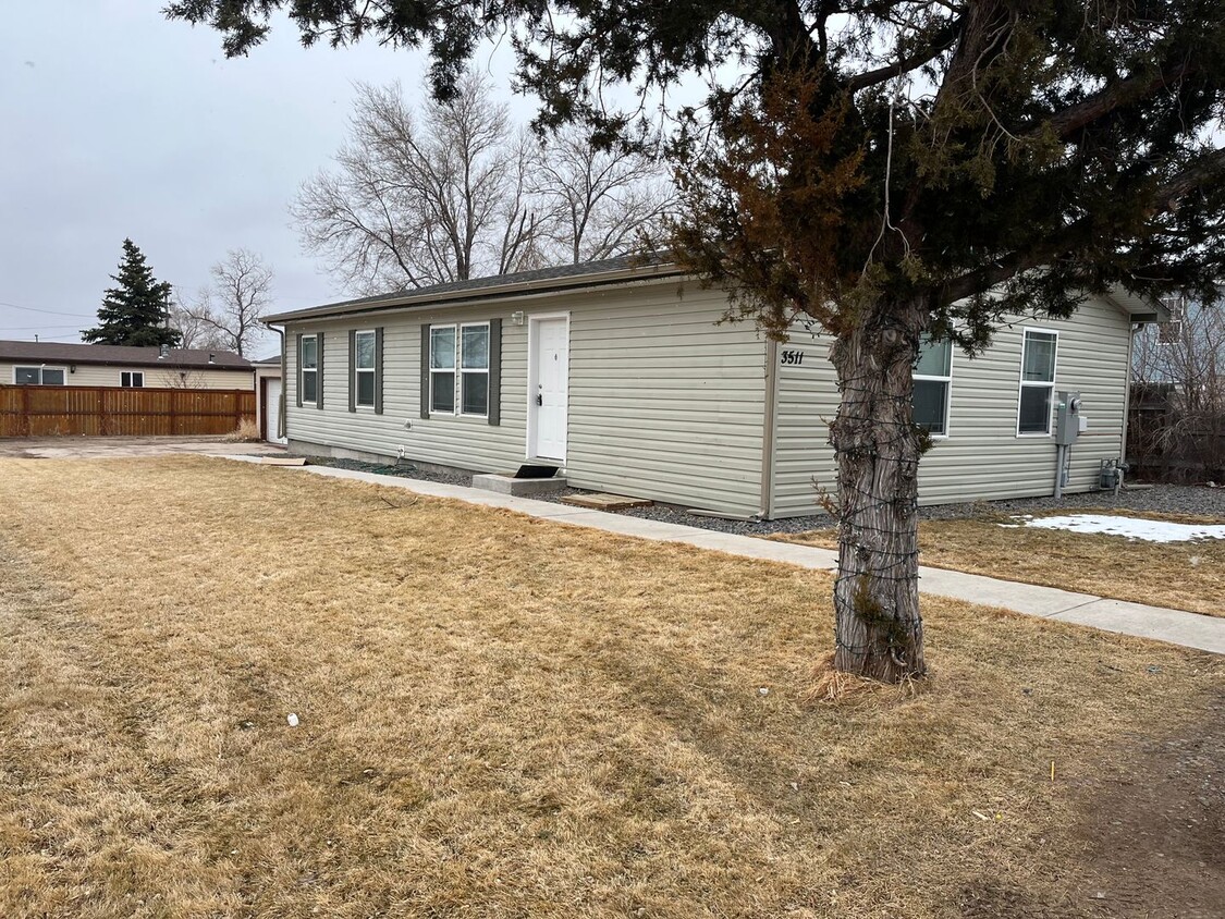 Primary Photo - 3 BEDROOM, 2 BATHROOM, PET FRIENDLY HOME W...