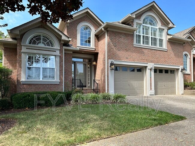 Building Photo - 1032 Golf Club Cir W