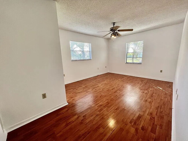 Foto del edificio - Charming 2-Bedroom, 2-Bathroom POOL home