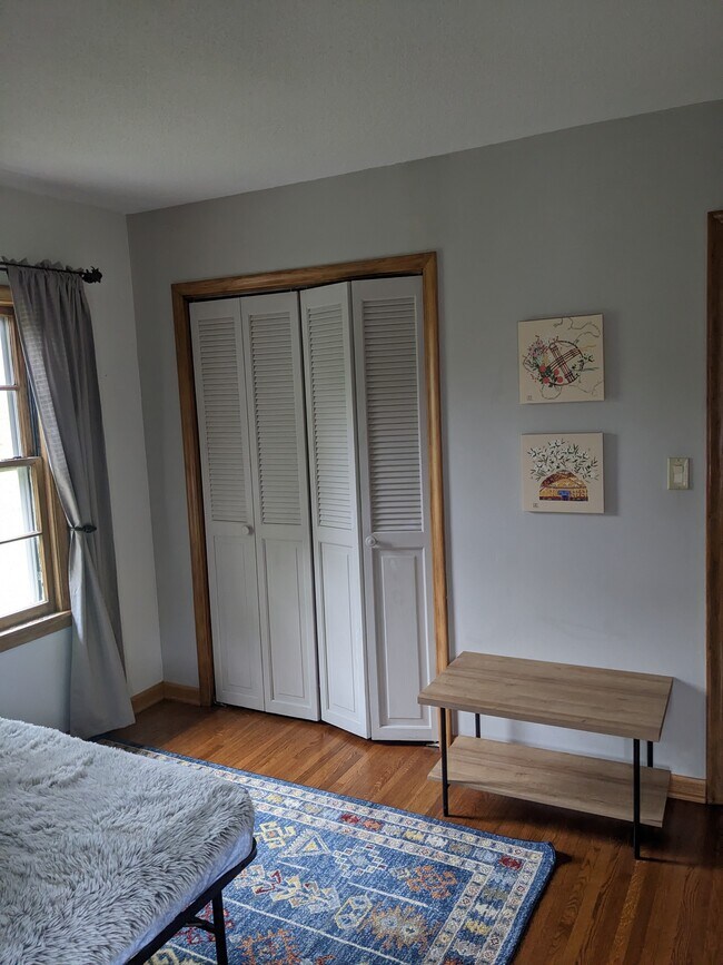 Foto del edificio - 643 36 1/2 Ave NE