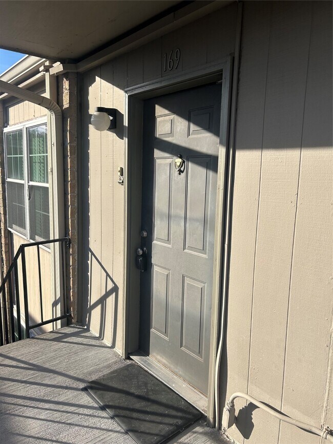 Building Photo - 5550 N Braeswood Blvd