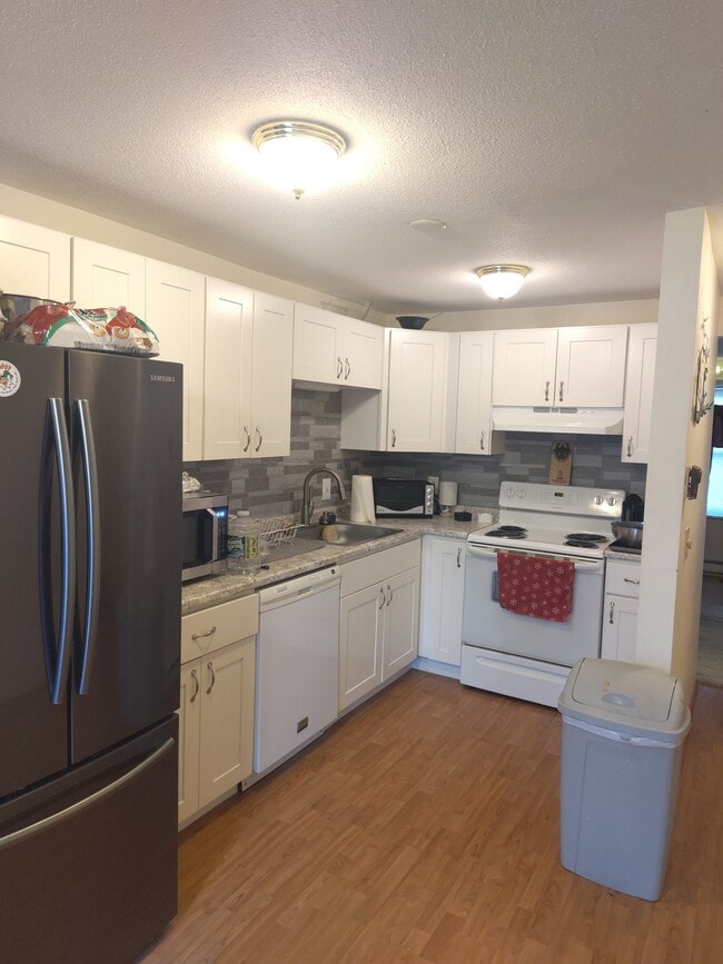 Building Photo - 814 Court St