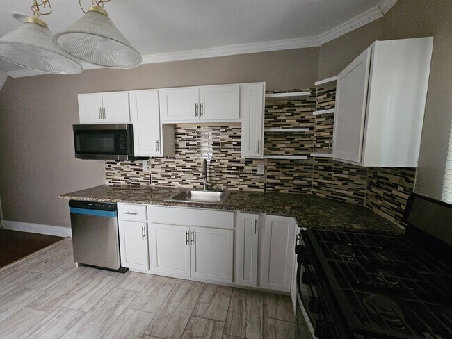 Foto del edificio - Newly updates 2 bedroom 1 bath for rent in...