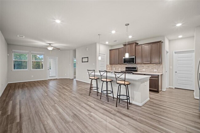 Building Photo - 7003 Silverleaf Oak St