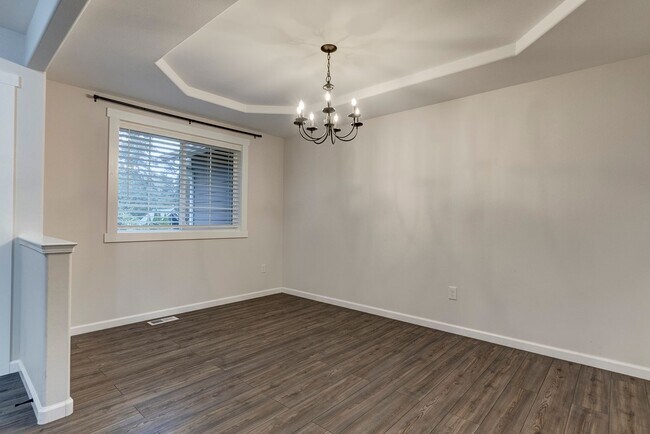 Foto del edificio - Updated 2-Bedroom Home with Bonus Room on ...