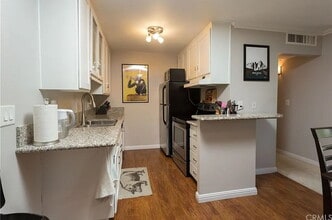 Building Photo - 424 N Bellflower Blvd